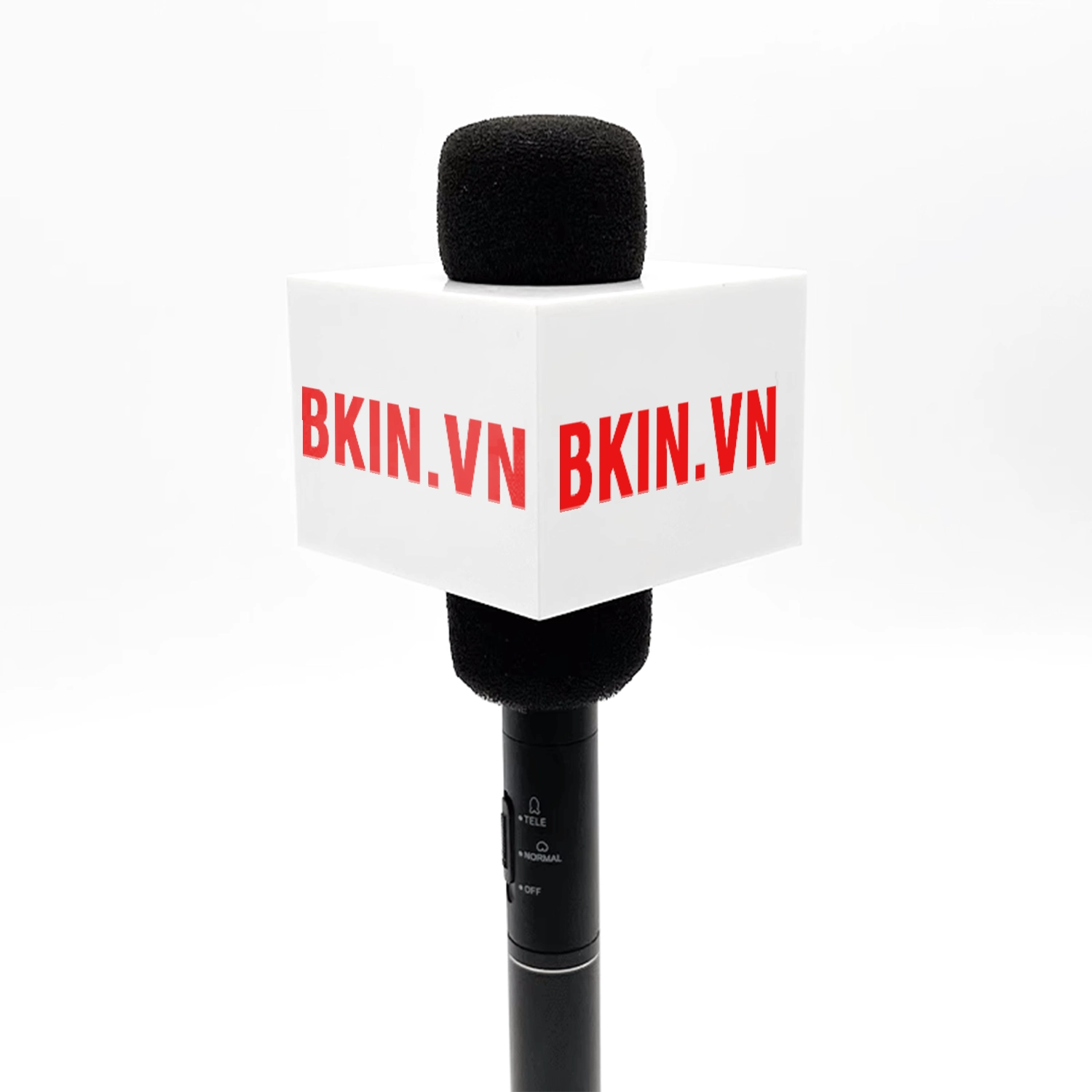 Gắn logo micro phỏng vấn hình chữ nhật tam giác